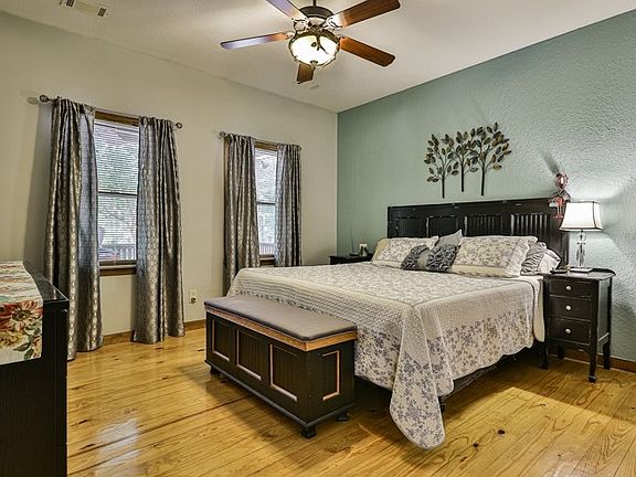 5th image of 1019 Riverview Dr