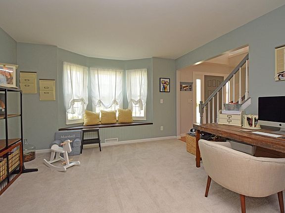 3rd image of 815 Millers Run Ct