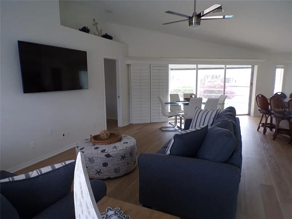 5 bed, 3.0 bath, 2615 sqft, $4,000 — Photo 4
