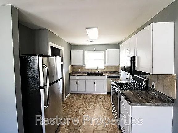 4th image of 1914 W 46th St