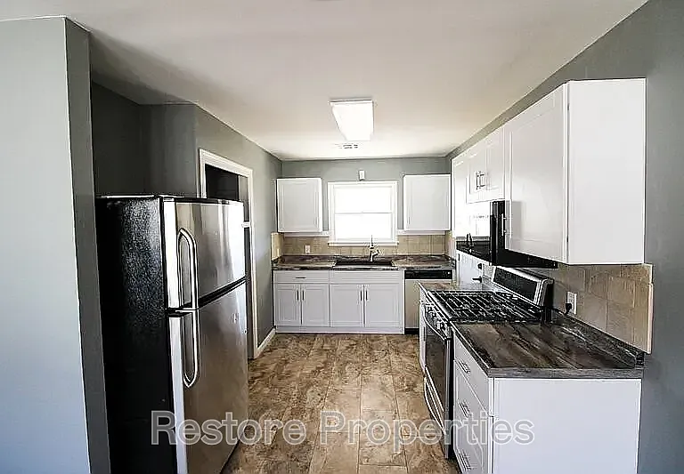 1914 W 46th St — Photo 4