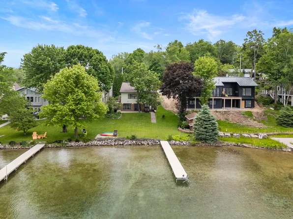 5569 Peters DRIVE, West Bend, WI 53095