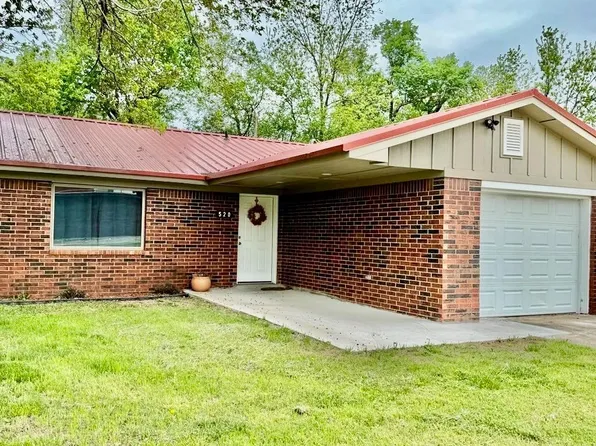 520 S 2nd St, Chickasha, OK 73018