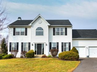 12 Somerset Cir, Royersford, PA 19468