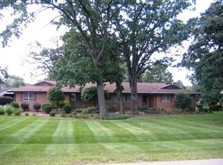 1129 Forest Dr, Elgin, IL 60123