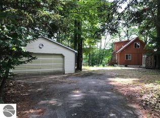 18819 Lakewood Cir, Lake Ann, MI 49650