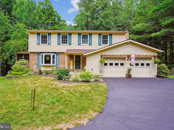 8833 Woodlawn Way, Springfield, VA 22153