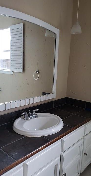 2nd image of 552 San Carlos Dr