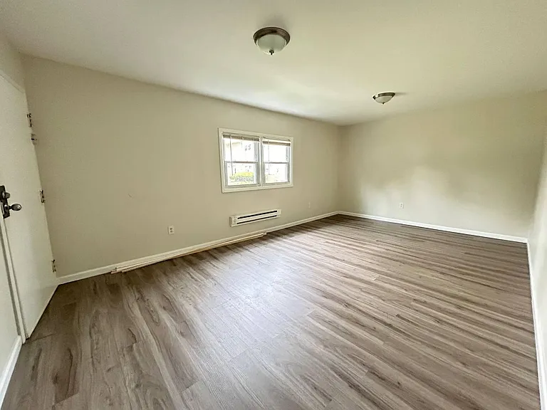 16 Lake St #2C — Photo 6