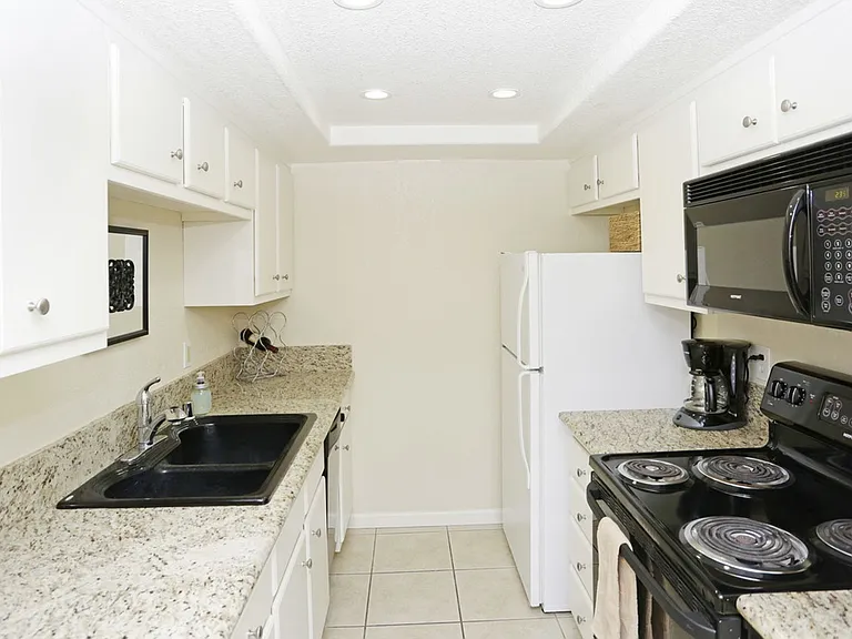 Avalon Townhomes OPEN HOUSE SATURDAY 11/15/2025 — Photo 9