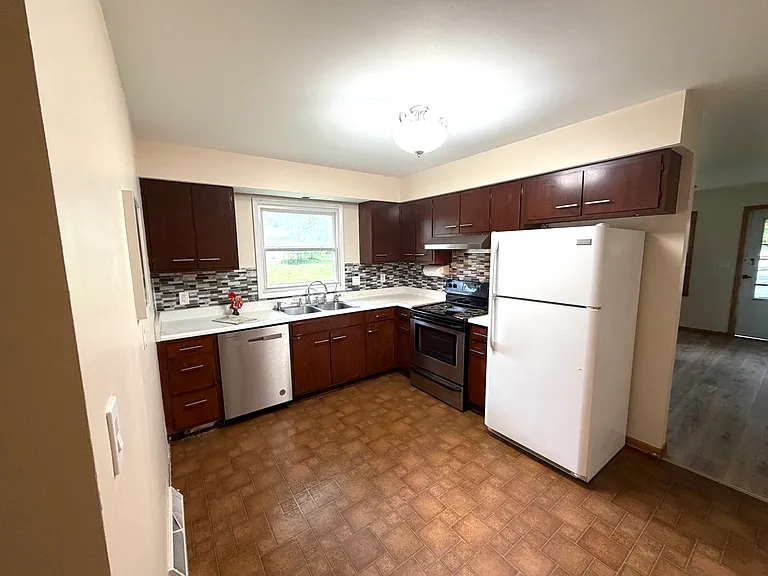 703 E Harding Dr — Photo 8