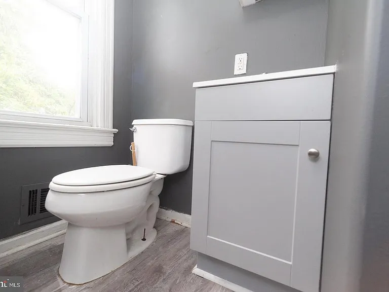 313 S Fairview St — Photo 3
