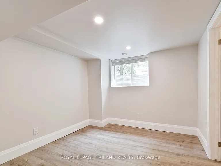 16 Inverary Rd #LOWER — Photo 9