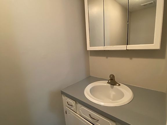 5th image of 3-613 Linden St