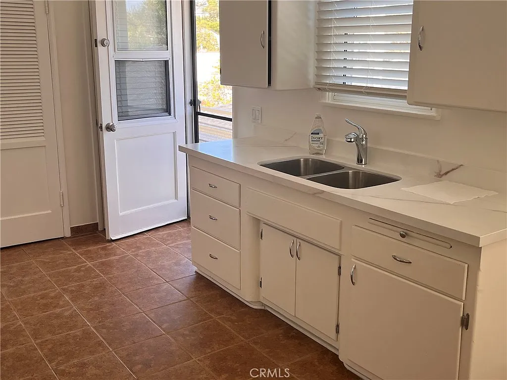 2 bed, 750 sqft, $3,800 — Photo 3