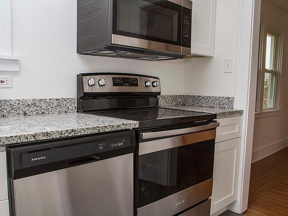 2nd image of 1419 Ambrose Ave #2