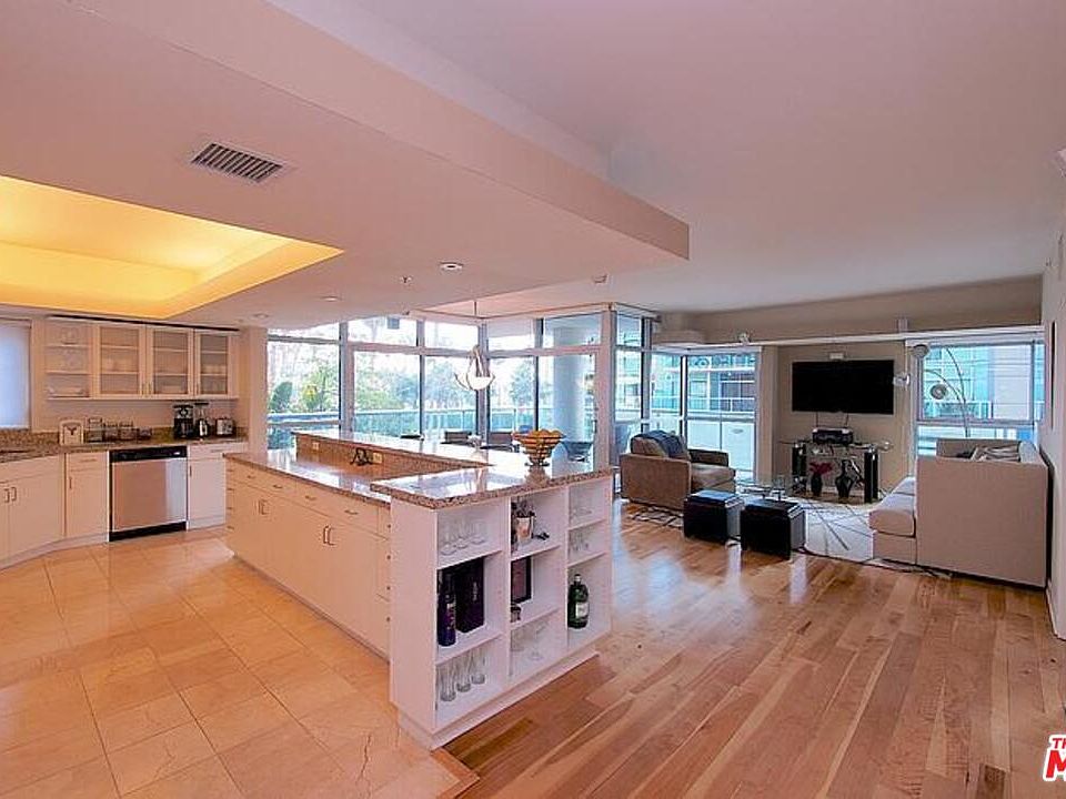 1st image of 13700 Marina Pointe Dr Unit 324
