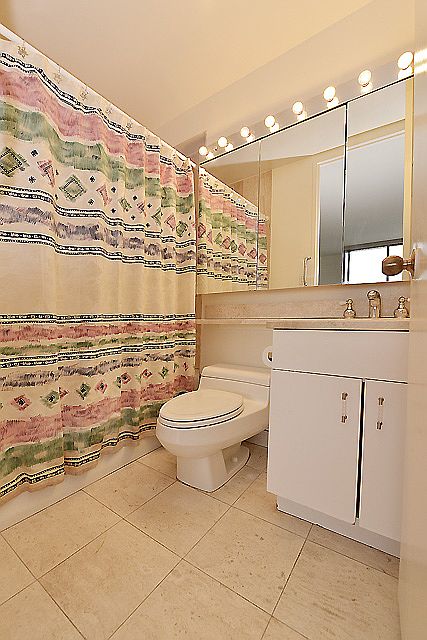 1st image of 350 W 50th St APT 33E
