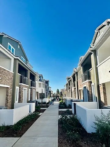 238 Lockhart Way