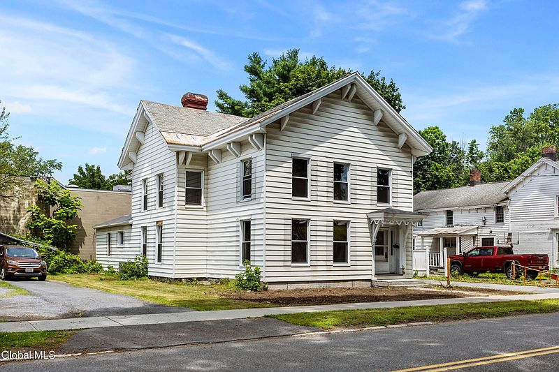 3rd image of 33 Maple Street