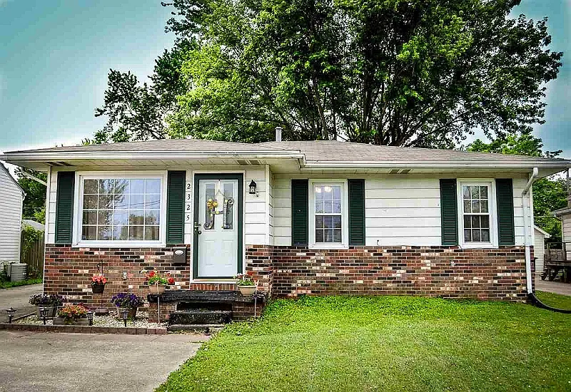 2325 Pollack Ave photo 1
