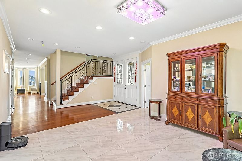 4th image of 1006 N 28th Place