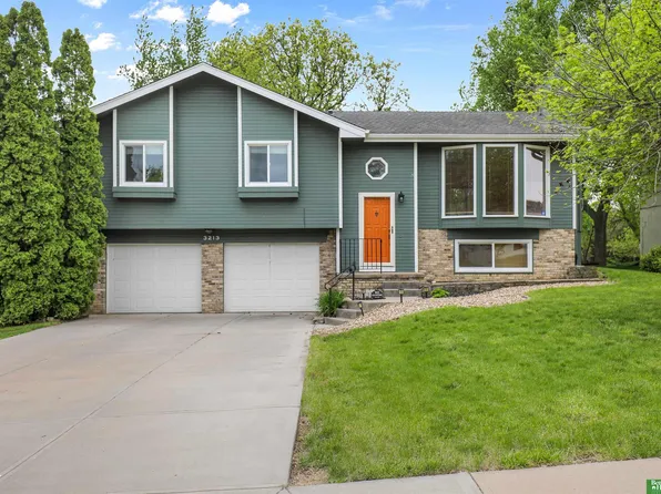 3213 Blackhawk Dr, Bellevue, NE 68123