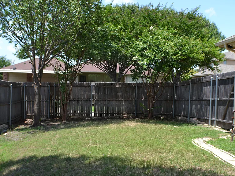 1013 Clear Creek Dr — Photo 13