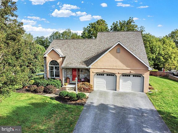 3rd image of 193 Springdale Ln