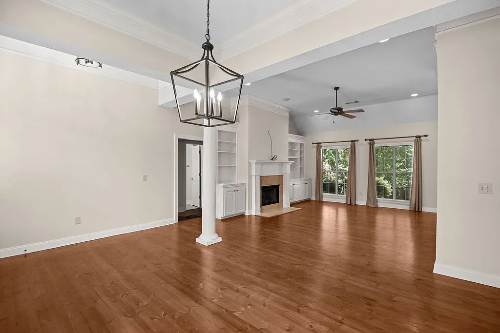 3 bed, 2.0 bath, 2030 sqft, $2,800 — Photo 3