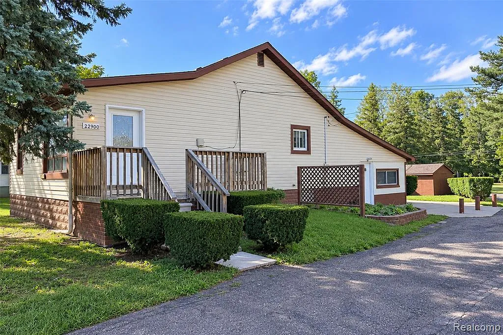 4 bed, 1.0 bath, 1500 sqft, $1,600 — Photo 4