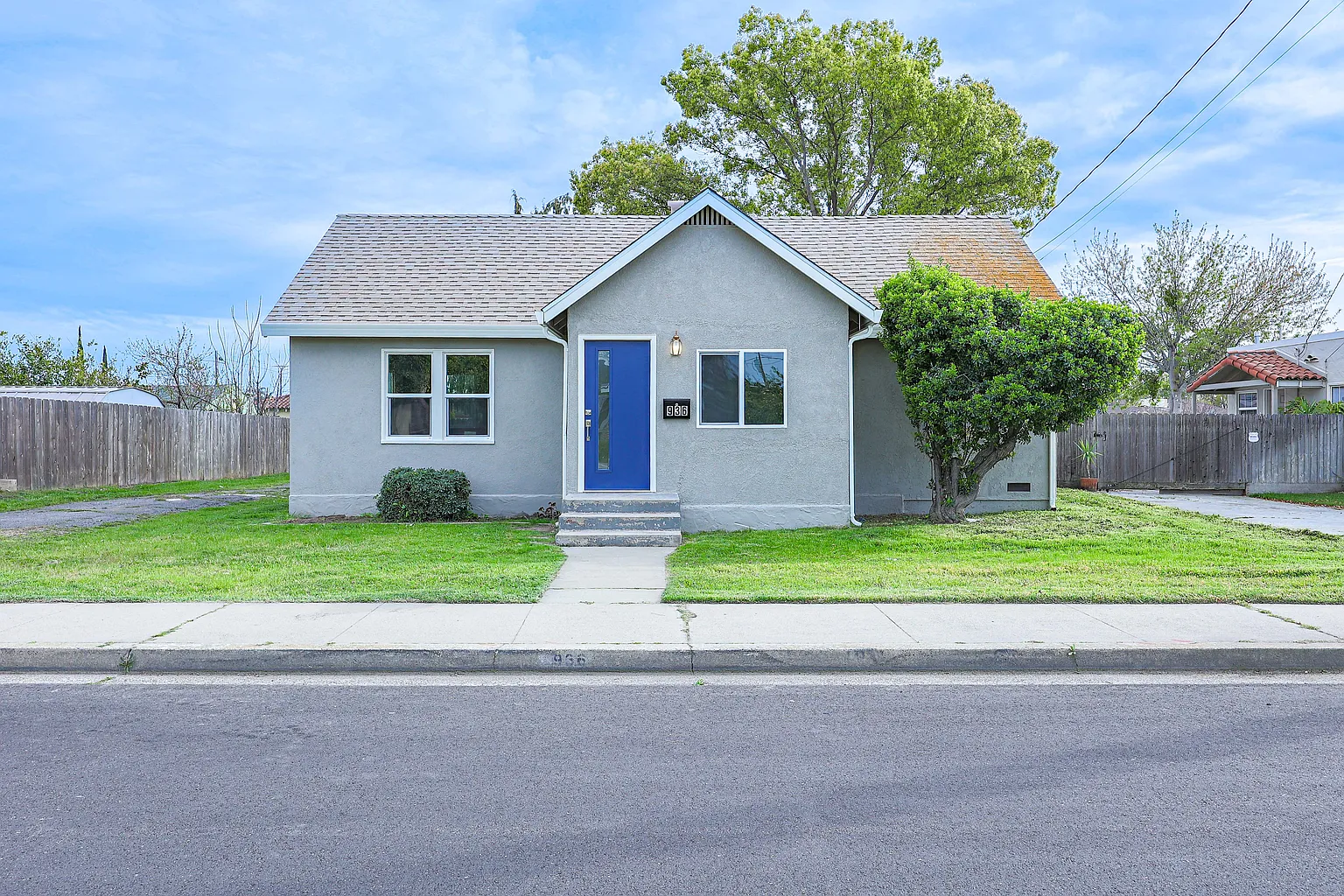 936 Park St photo 1