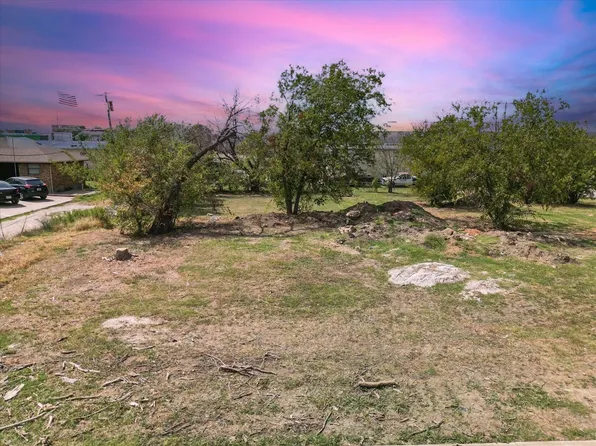 107 N Baker St, Ferris, TX 75125