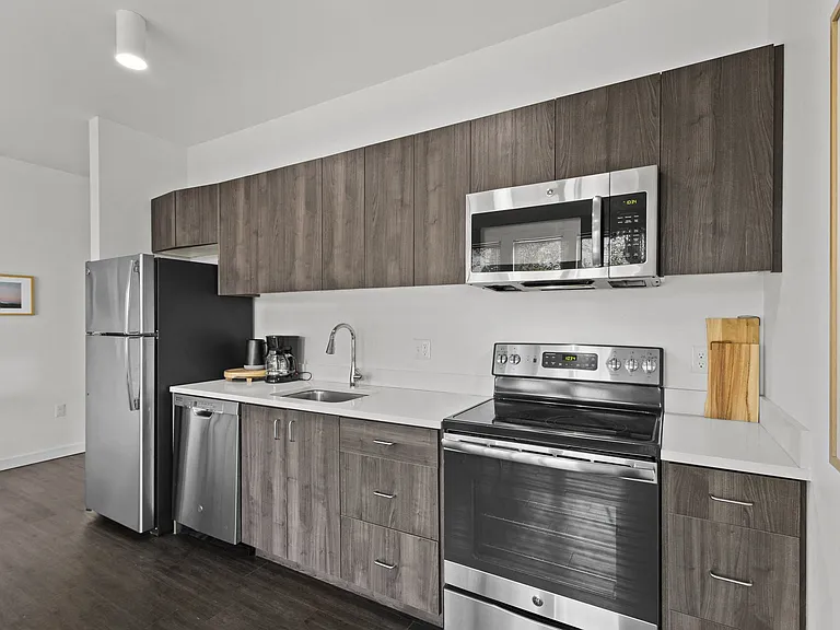 Range Apartments — Photo 9