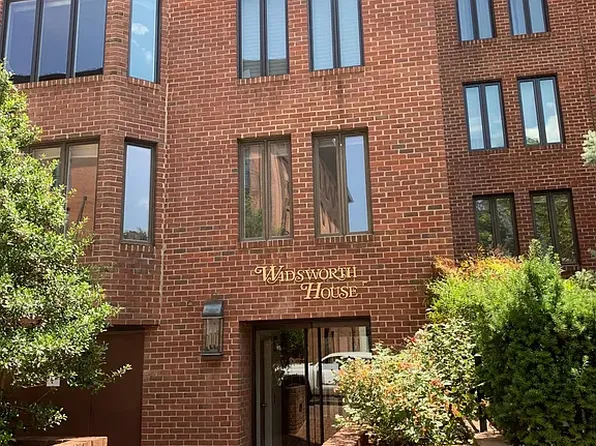 1045 31st St NW, Washington, DC