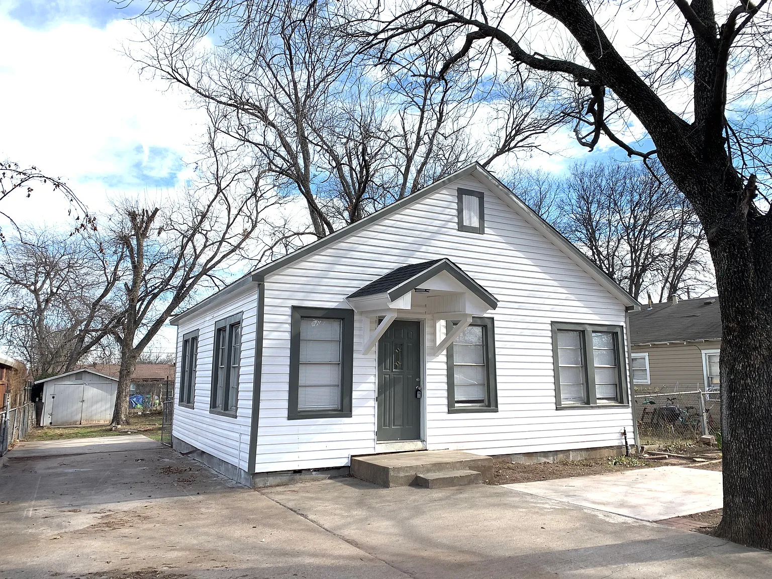 2 bed, 750 sqft, $1,600 — Photo 1