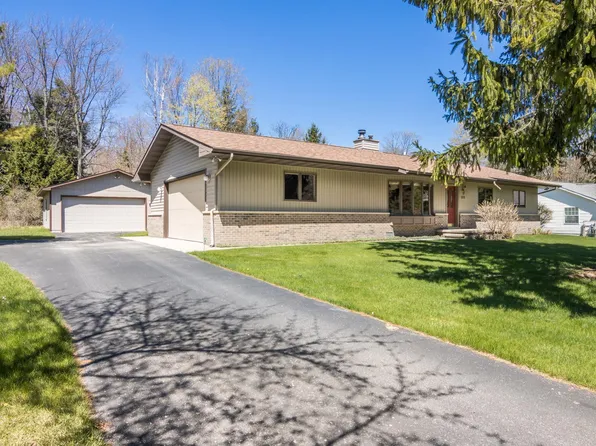 205 E 7th St, Northport, MI 49670