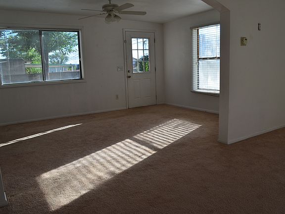 4th image of 2113 N Western Ave