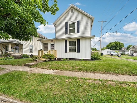 2nd image of 922 Pine St