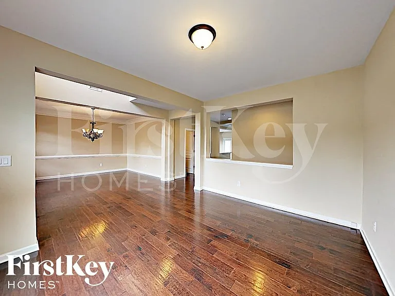 7719 Watson Cir — Photo 2