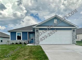 20313 W 195th St, Spring Hill, KS 66083