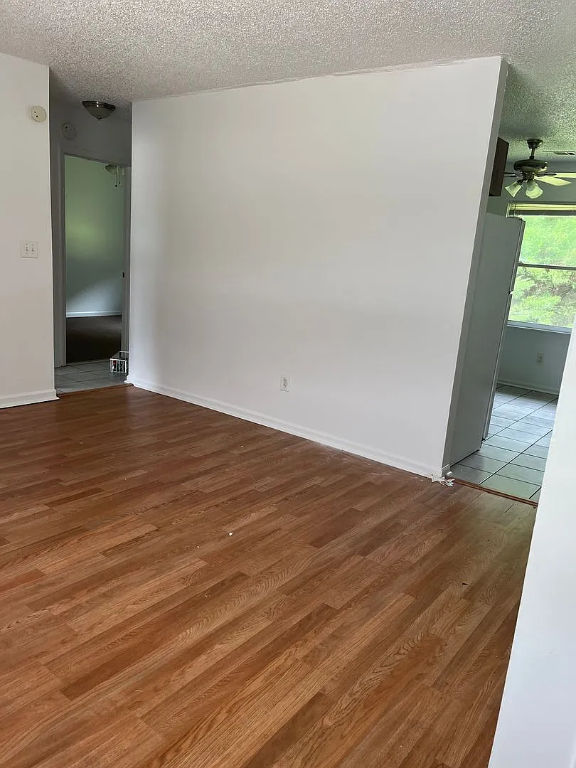 Carlton Commons Apartments — Photo 2
