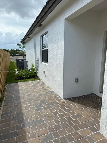 2832 SE 23rd Ave Photo 1