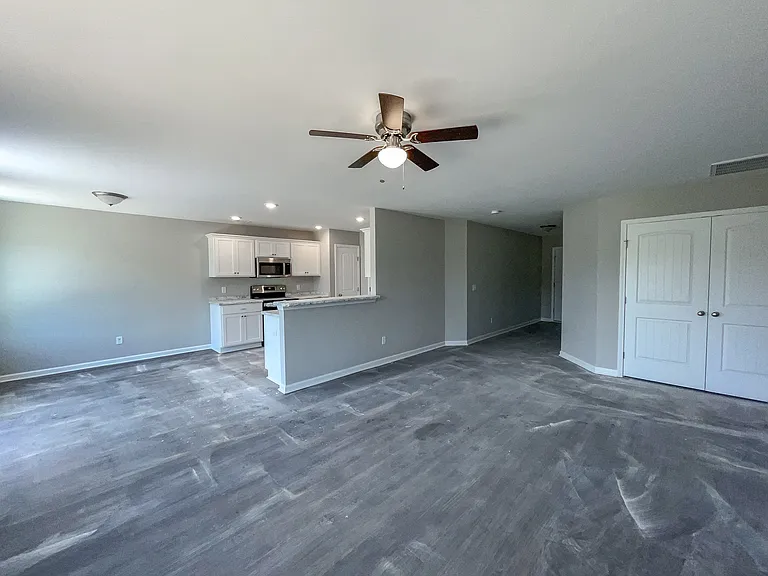 105 Callaway Cres — Photo 3