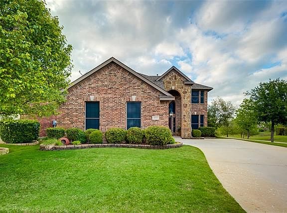 2nd image of 2632 Cove Dr