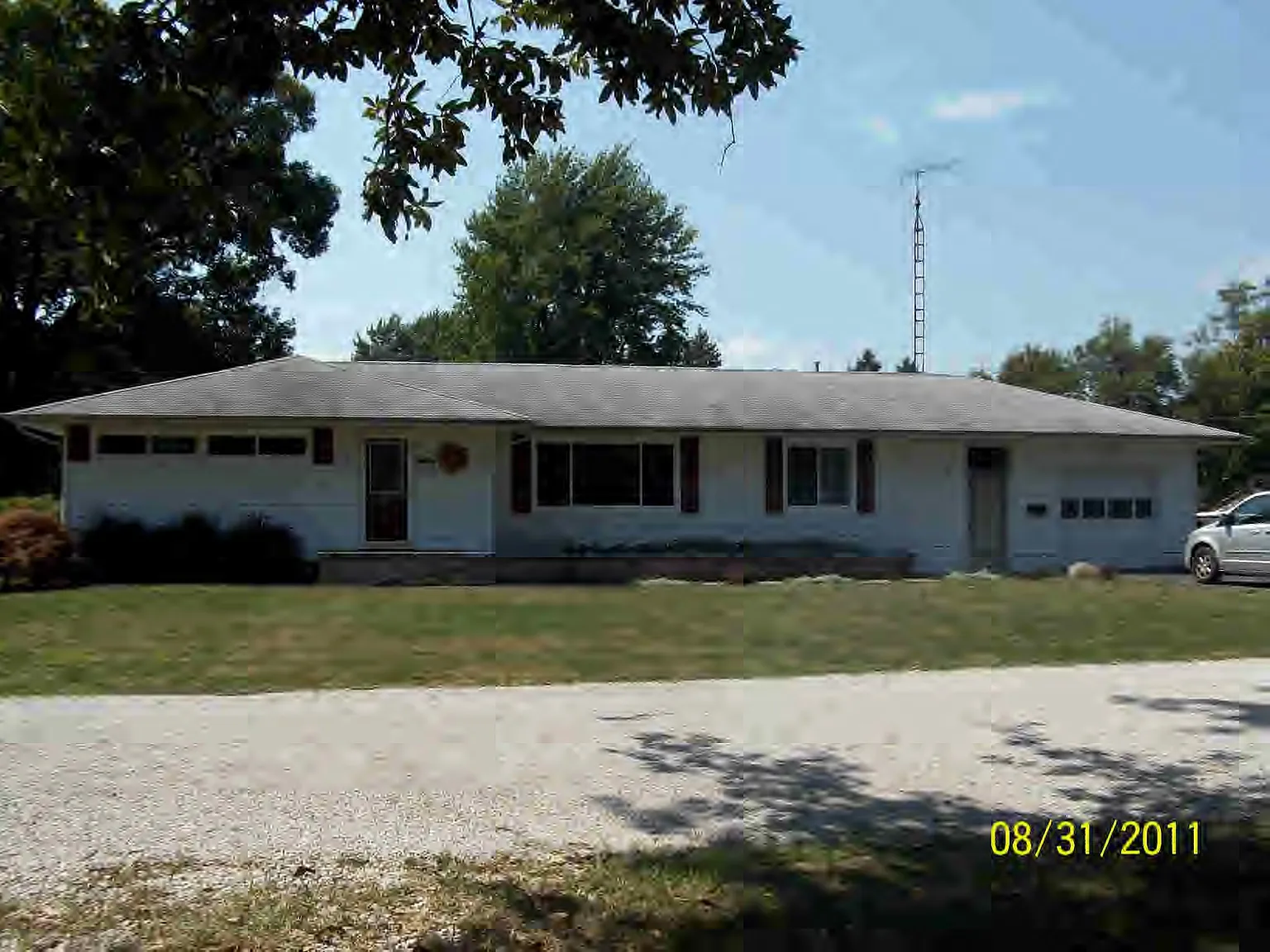 606 Douglas St photo 1