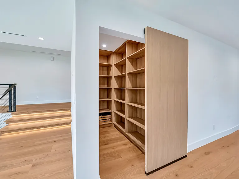 23635 Marylee St — Photo 15