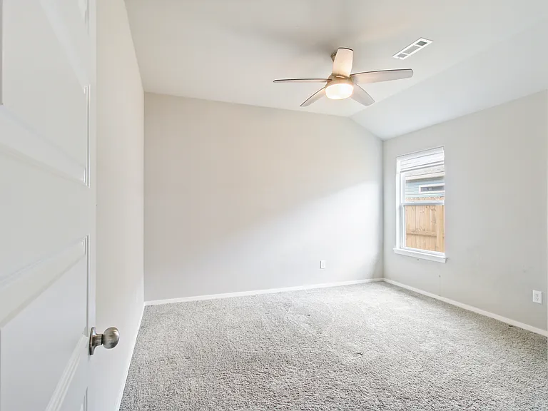 3700 S 1st Pl — Photo 4