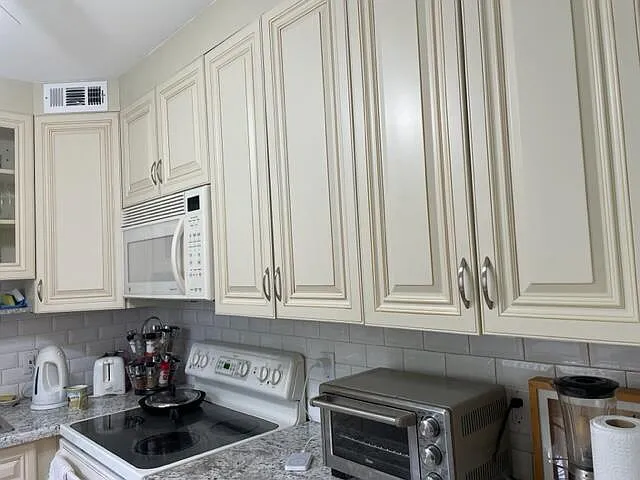 2 bed, 2.0 bath, 883 sqft, $1,600 — Photo 2