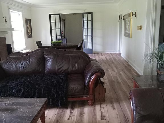 3rd image of 1511 N Bigelow St #8